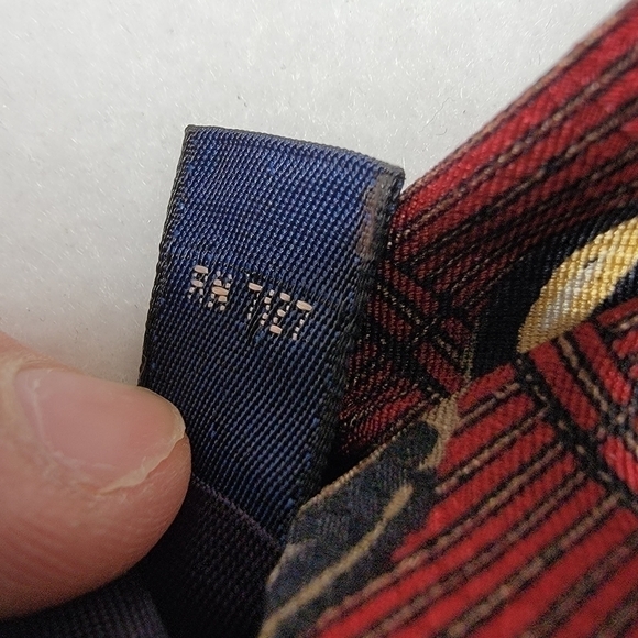 Muse's silk vintage men's red tie with classy abstract teardrop pattern - Picture 10 of 15